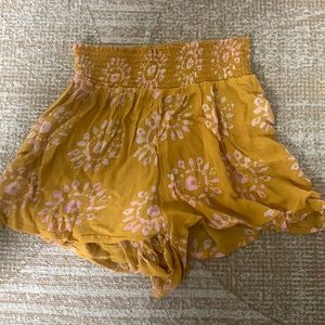 UO paisley soft crinkle short size small